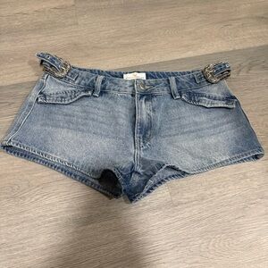 Women’s Austin Landing Denim Mini Shorts With Built In Silver Belt Size 13/31